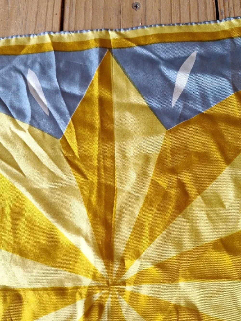 N/A bold yellow